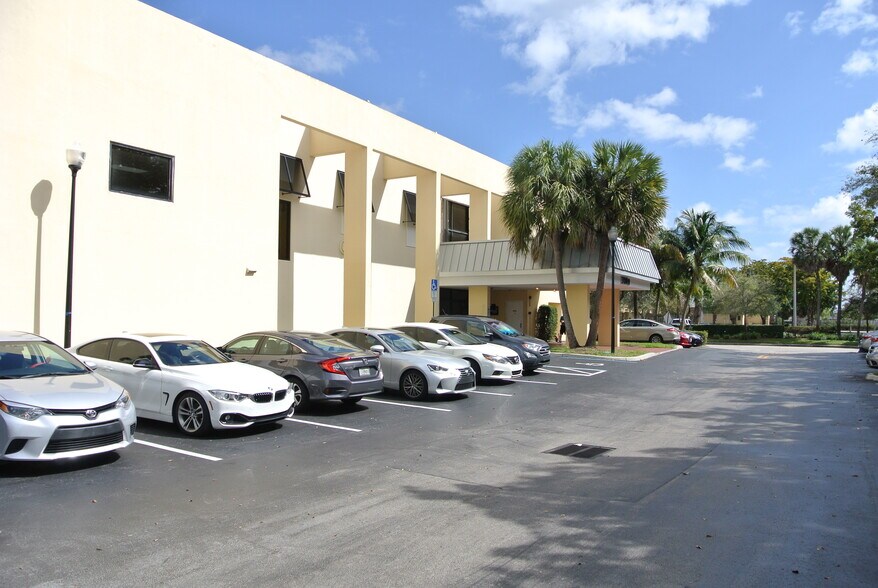 More Photos Of 3800 W Broward Blvd, Fort Lauderdale Office For Sale
