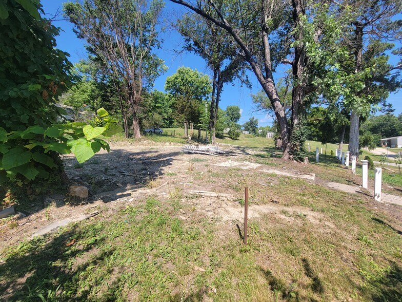 More Photos Of 505 S 4th St, Clarksville Land For Sale