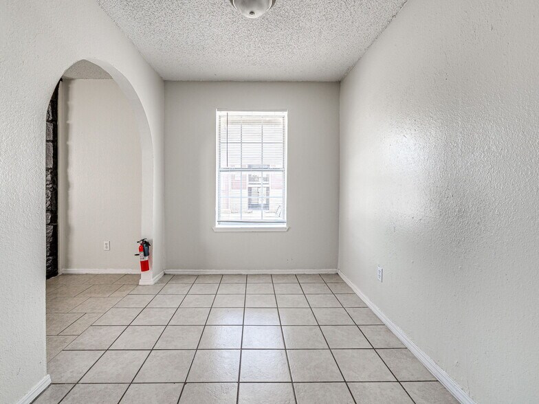 More Photos Of 7404 Lyrewood Ln, Oklahoma City Apartments For Sale