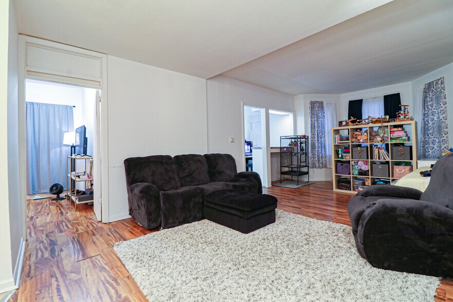 More Photos Of 40523 N Il Route 83, Antioch Apartments For Sale