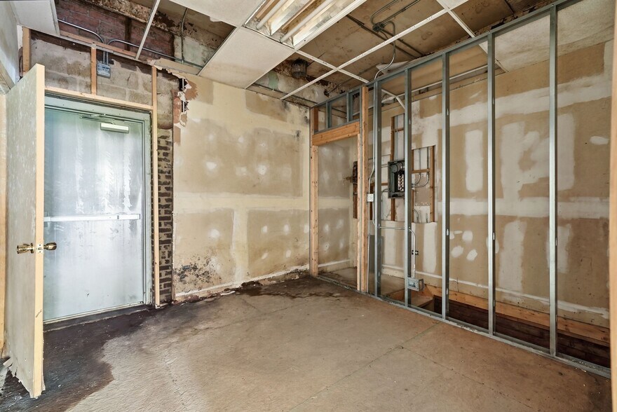 More Photos Of 7100 Morgan St, Chicago Storefront For Sale