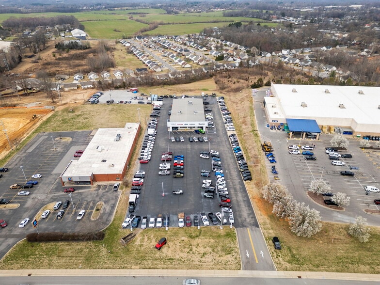 More Photos Of 3450 Tom Austin Hwy, Springfield Auto Dealership For Lease