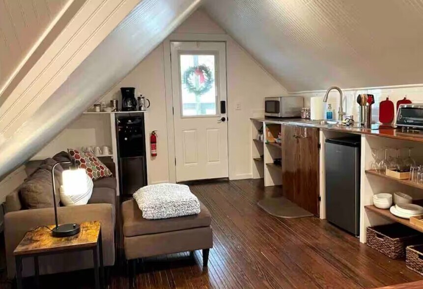 More Photos Of 1241 Post Oak Point Rd, New Ulm Specialty For Sale