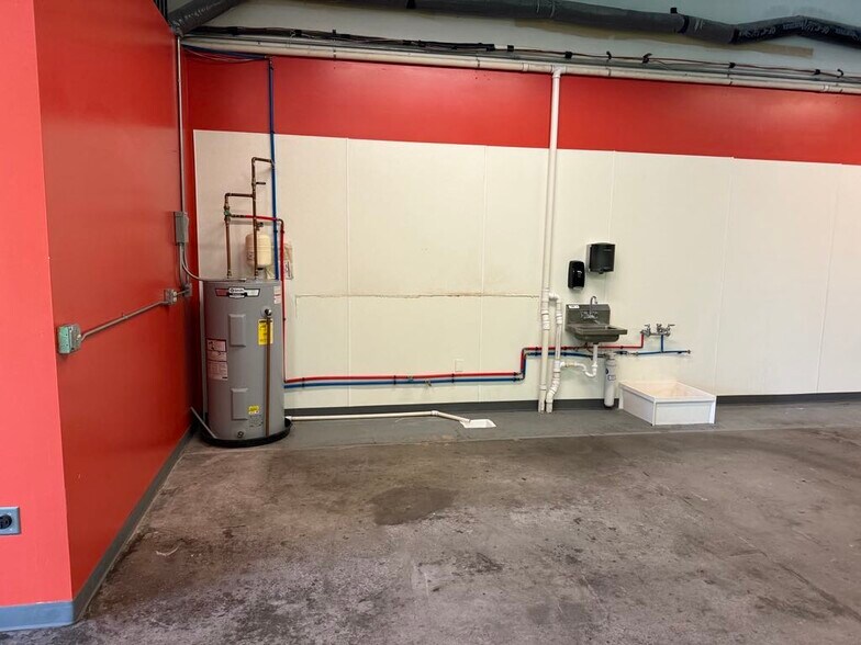 More Photos Of 601 Van Dorn St, Lincoln Warehouse For Lease