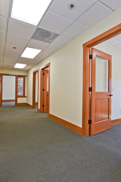More Photos Of 1705-1717 Willamette Falls Dr, West Linn Storefront Retail Office For Lease