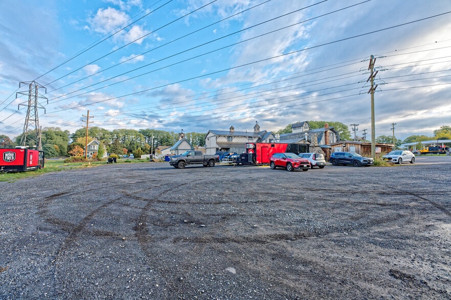 More Photos Of 671 Mariaville Rd, Schenectady Garden Center For Sale