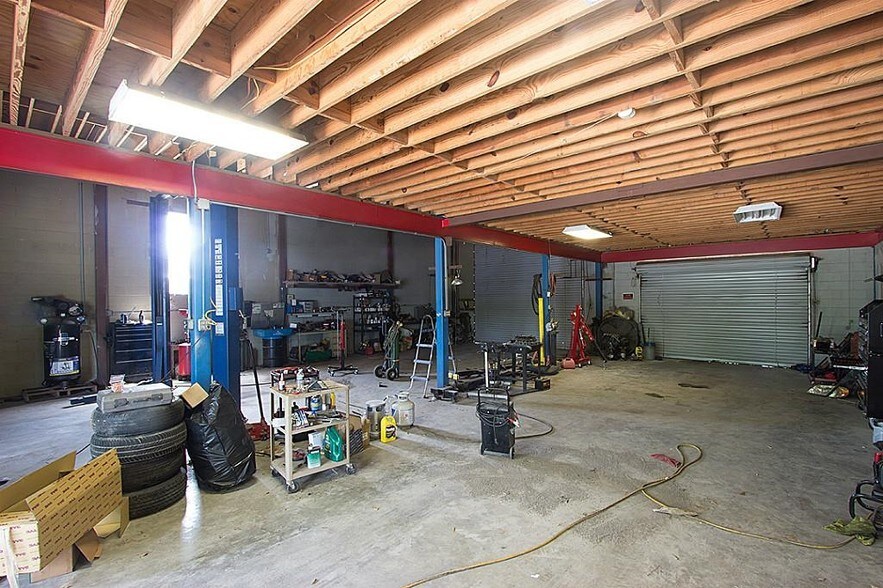 More Photos Of 4406 Theiss Rd, Humble Flex For Lease