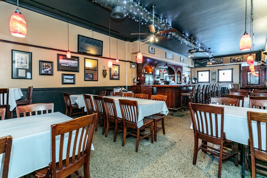 More Photos Of 1856 E Broadway, Alton General Retail For Sale