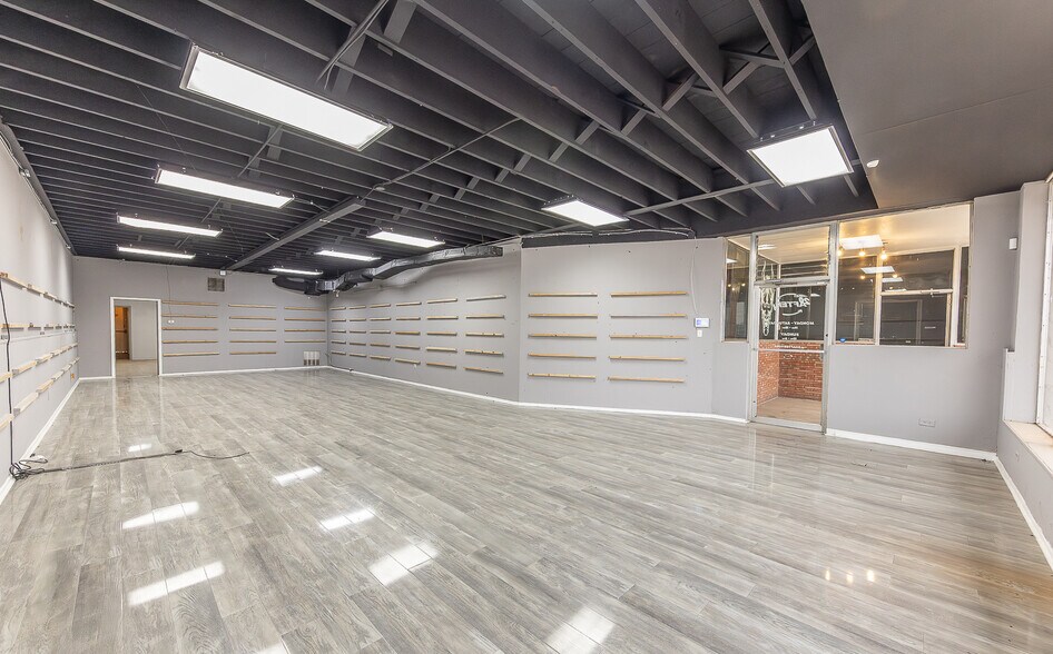 More Photos Of 2621 34th St, Lubbock Freestanding For Sale