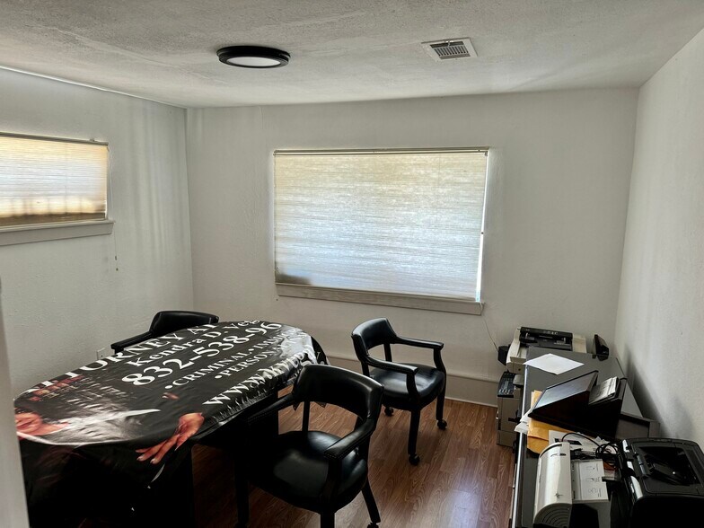 More Photos Of 5737 Burwell St, Houston Office Residential For Sale