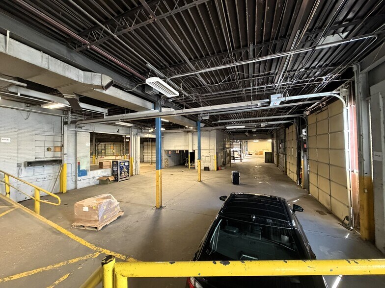 More Photos Of 3299 N 7th St Tfwy, Kansas City Manufacturing For Sale