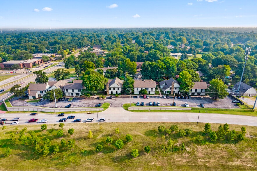 More Photos Of 2417 E Skelly Dr, Tulsa Office For Sale