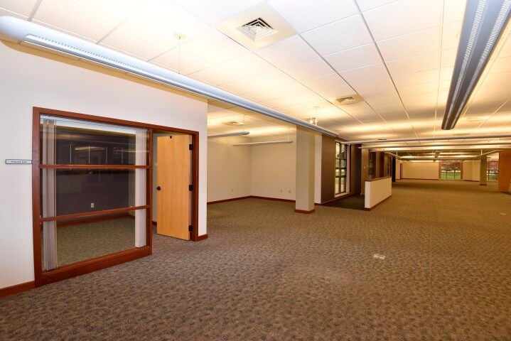 More Photos Of 2834 Northgate Dr, Iowa City Office For Sale