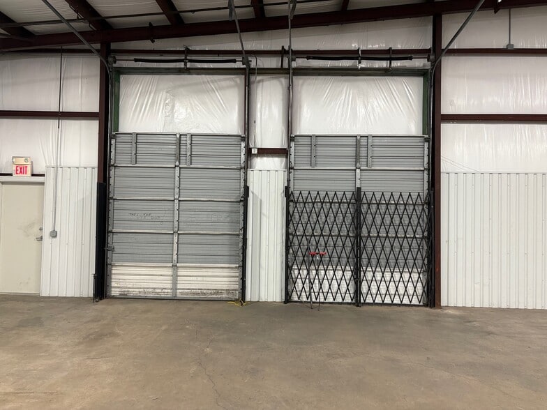 More Photos Of 601 N Redbud Ave, Broken Arrow Service For Lease