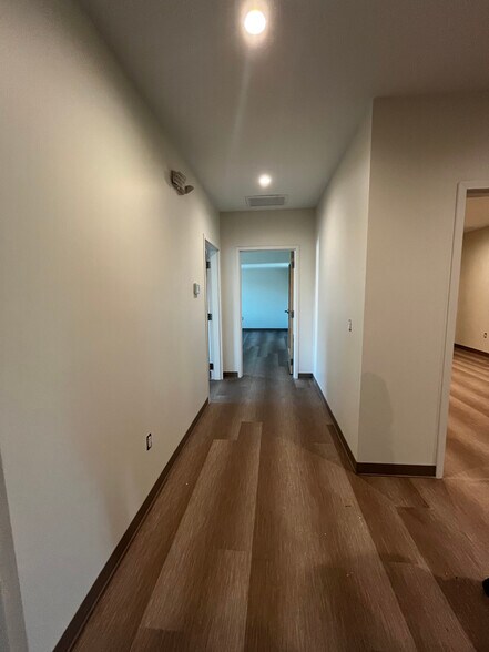 More Photos Of 814 Johnnie Dodds Blvd, Mount Pleasant Medical For Lease