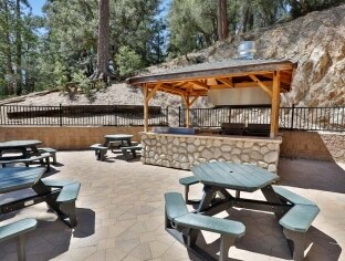 More Photos Of CA-2, La Cañada Flintridge General Retail For Sale