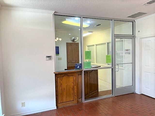 More Photos Of 1115 Memorial Dr, Denison Medical For Lease