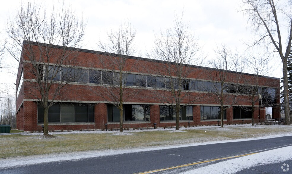 More Photos Of 21 Fitzgerald Rd, Ottawa Office For Lease