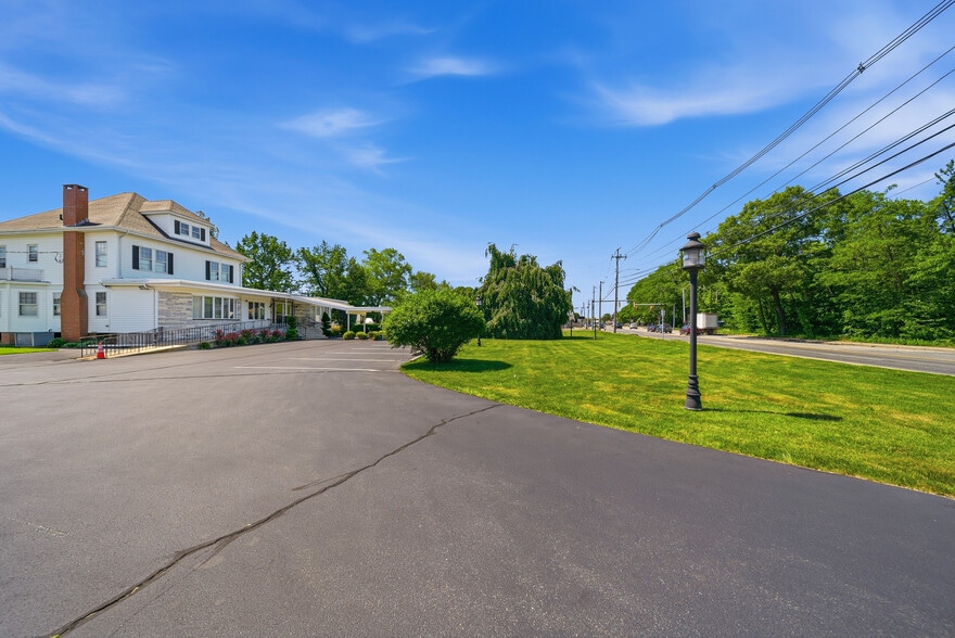 More Photos Of 982 Warwick Ave, Warwick Funeral Home For Sale