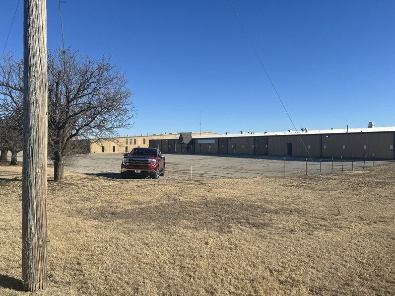 More Photos Of 210 SW Texas Ave, Lawton Warehouse For Lease