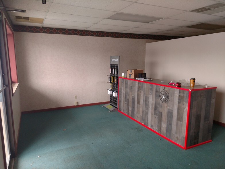 More Photos Of 5836 N Lapeer Rd, North Branch Storefront For Lease
