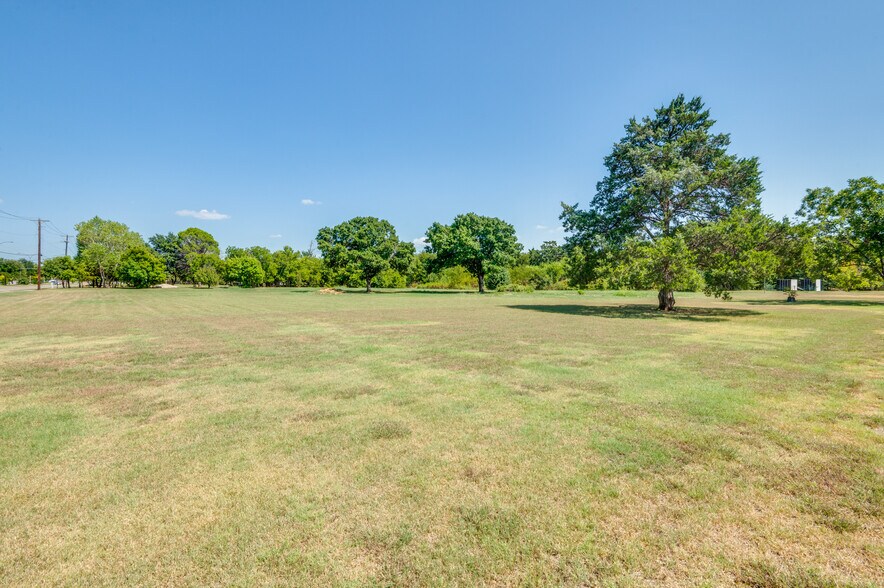 More Photos Of 2120 W Sublett Rd, Arlington Land For Sale
