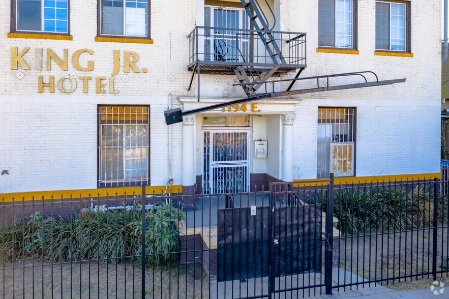 More Photos Of 1194 E 35th St, Los Angeles Hotel For Sale