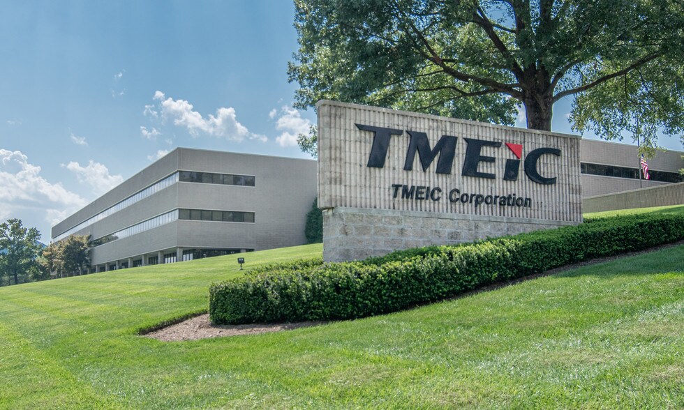 Primary Photo Of 1325 Electric Rd, Roanoke Office For Sale