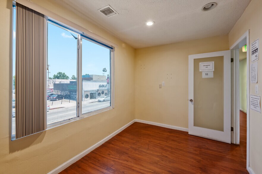 More Photos Of 355-359 N Fairfax Ave, Los Angeles Storefront Retail Office For Lease