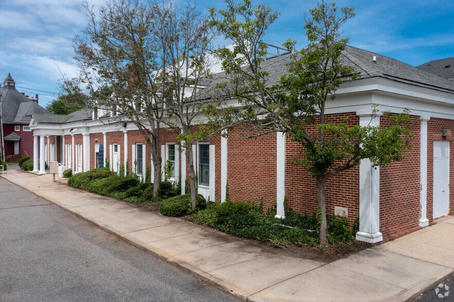 More Photos Of 160 Main St, Sayville Office For Sale