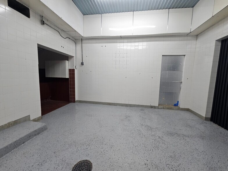 More Photos Of 4600 13th St, Great Falls Light Distribution For Lease