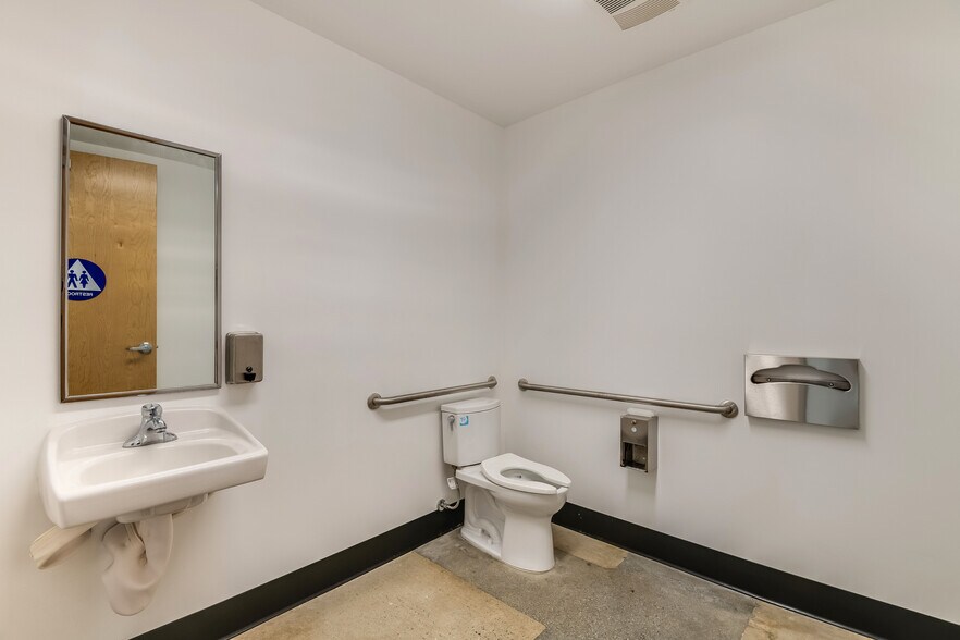More Photos Of 633 Hindry Ave, Inglewood Warehouse For Sale