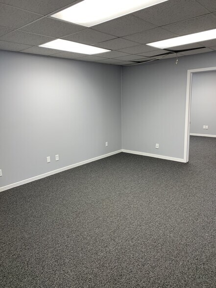 More Photos Of 148 S Main, Mount Clemens Office For Lease
