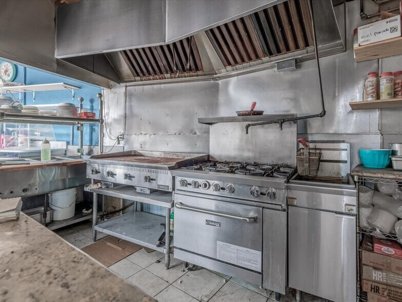 Primary Photo Of 6 E Barclay St, Hicksville Apartments For Lease