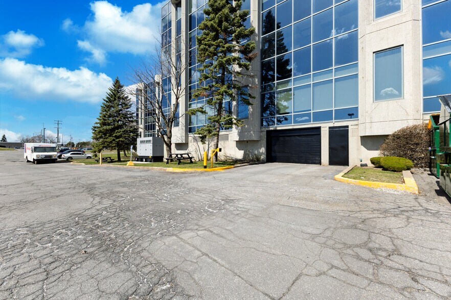 More Photos Of 9900 Boul Cavendish, Montréal Office Residential For Lease