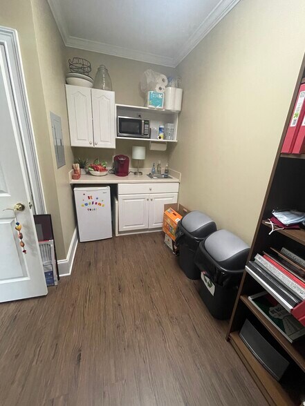 More Photos Of 327 Dahlonega St, Cumming Medical For Lease