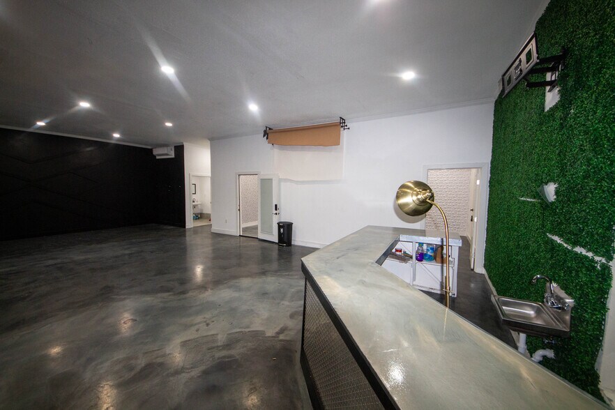 More Photos Of 4202 Canal St, Houston Freestanding For Lease