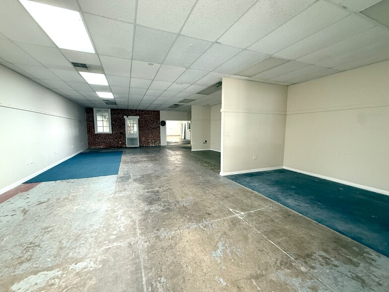 More Photos Of 401-405 Carlisle Ave, York Storefront Retail Residential For Sale