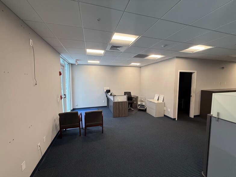 More Photos Of 671-673 NW Enterprise Dr, Port, Port Saint Lucie Manufacturing For Lease