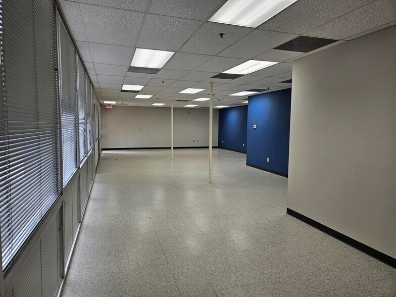 More Photos Of 503 Oak Pl, Atlanta Office For Lease