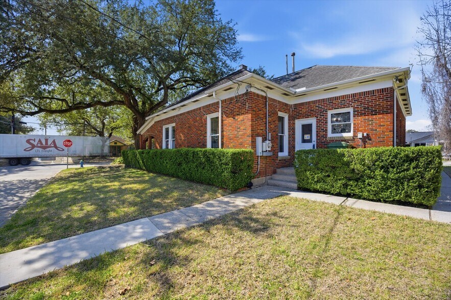 More Photos Of 717 E 1st St, Humble Office Residential For Sale