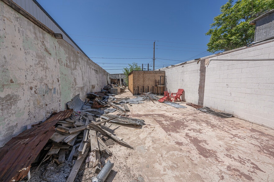 More Photos Of 232 E Beale St, Kingman Storefront For Sale