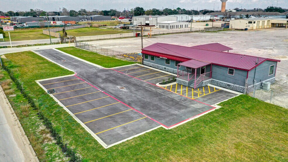 More Photos Of 1901 Jasmine Dr, Pasadena Truck Terminal For Lease