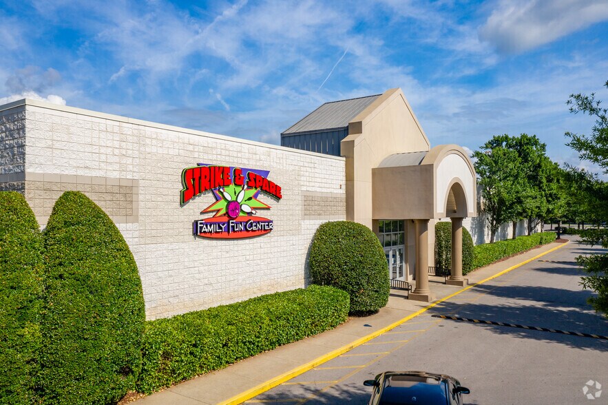 More Photos Of 1720 Old Fort Pky, Murfreesboro General Retail For Sale