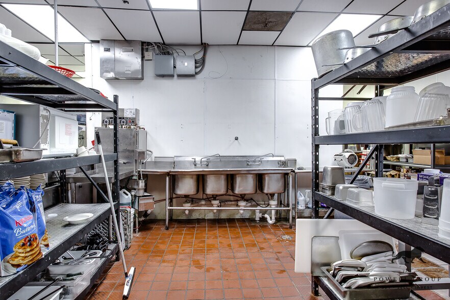 More Photos Of 701 E 50th St, Lubbock Restaurant For Sale