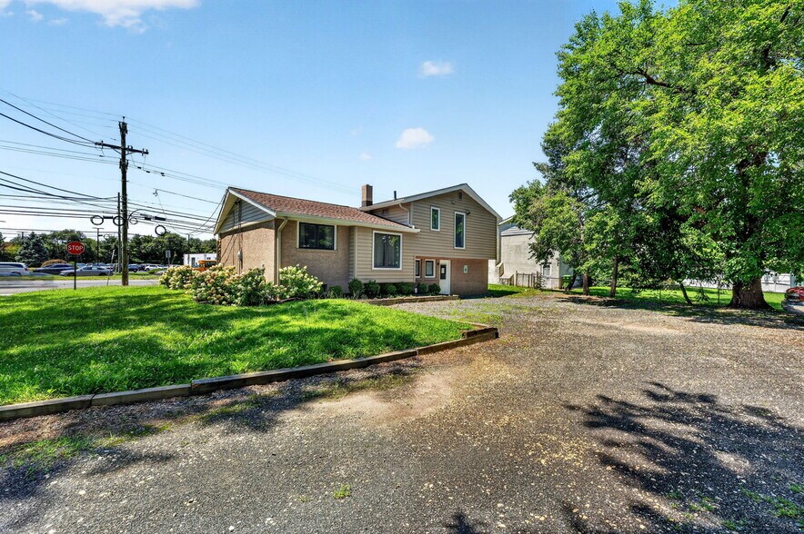 More Photos Of 79 S Maple Ave, Marlton Office For Sale