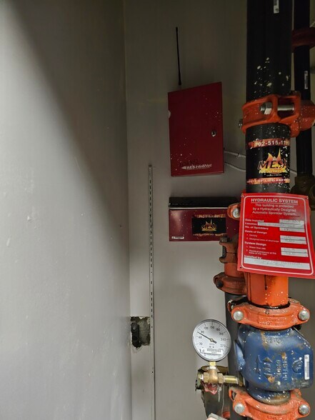 More Photos Of 953 E Sahara Ave, Las Vegas Storefront For Sale