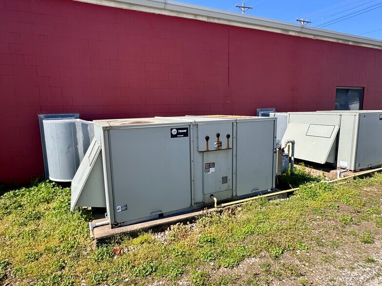 More Photos Of 205 W Main St, Bushnell Industrial For Sale