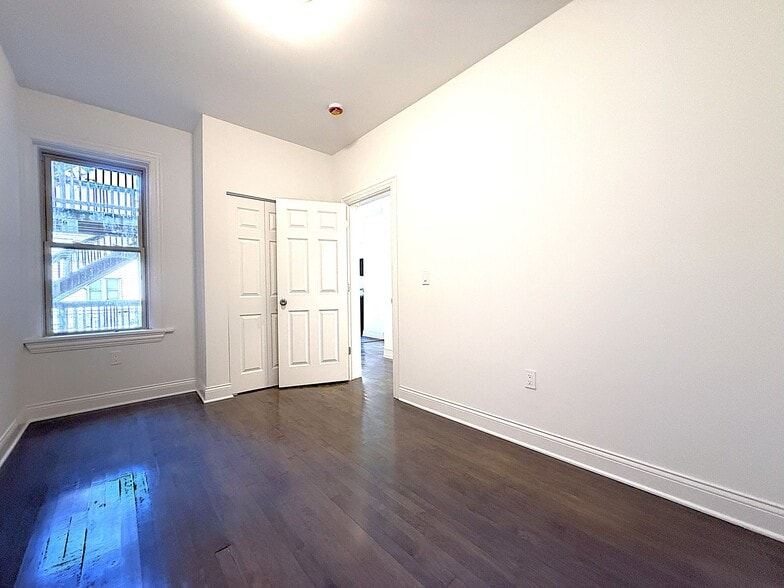 More Photos Of 2905 N Bartlett Ave, Milwaukee Apartments For Sale