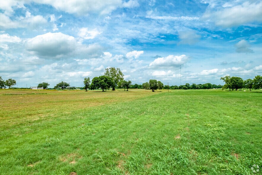 More Photos Of 195 Business Park Ave, Stockdale Land For Sale